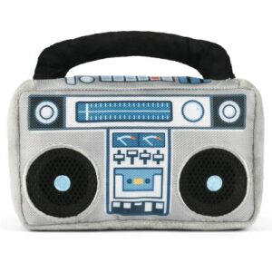 Peluche de radio con otro peluche en el interior